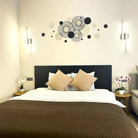 Leo Obchodna - Delux Apartment